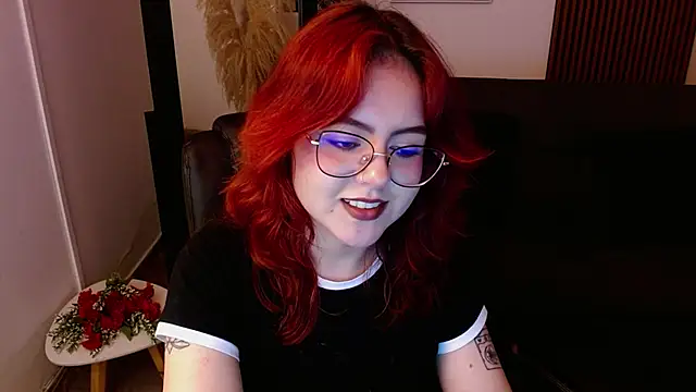 Snapshot of crimson_tati_ chatting on 03.07.25 crimson tati online show from 03.07.25