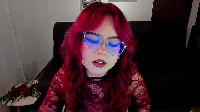 Snapshot of crimson_tati_ chatting on 09.11.25 crimson tati online show from 09.11.25