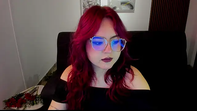 Snapshot of crimson_tati_ chatting on 09.16.25 crimson tati online show from 09.16.25