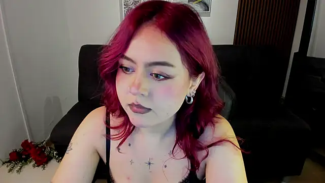 Snapshot of crimson_tati_ chatting on 09.18.25 crimson tati online show from 09.18.25
