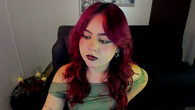 Snapshot of crimson_tati_ chatting on 10.26.25 crimson tati online show from 10.26.25