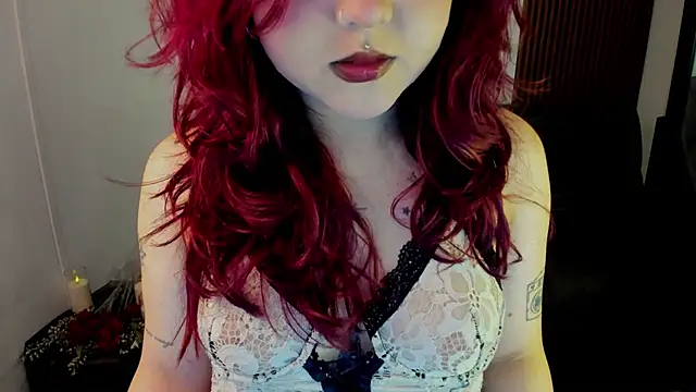 Snapshot of crimson_tati_ chatting on 11.07.25 crimson tati online show from 11.07.25