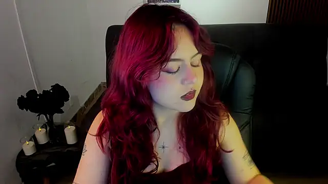 Snapshot of crimson_tati_ chatting on 11.20.25 crimson tati online show from 11.20.25