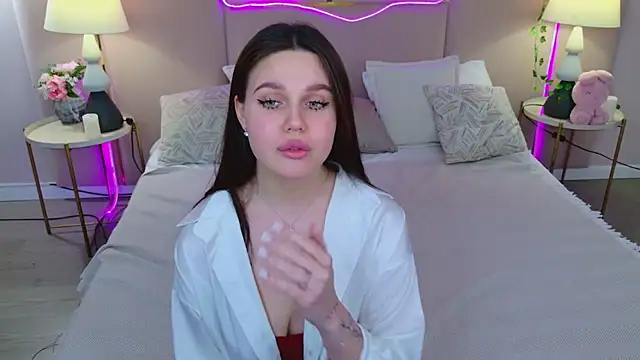 Snapshot of RihannaRose chatting on 03.15.25 RihannaRose online show from 03.15.25