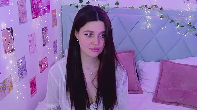 Snapshot of RihannaRose chatting on 03.16.25 RihannaRose online show from 03.16.25