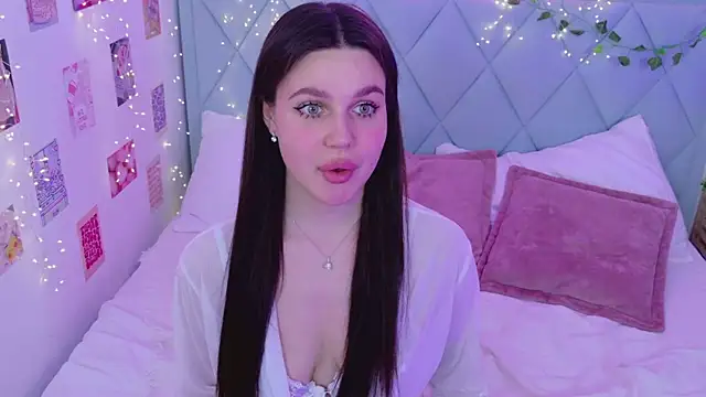 Snapshot of RihannaRose chatting on 03.16.25 RihannaRose online show from 03.16.25