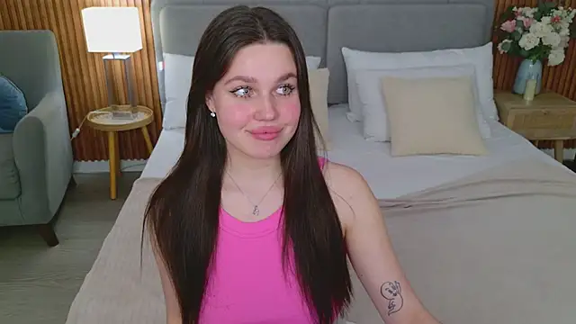 Snapshot of RihannaRose chatting on 03.22.25 RihannaRose online show from 03.22.25