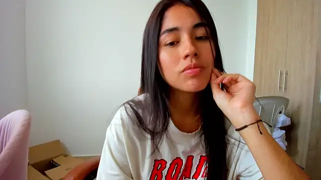 Snapshot of AriaMontgomery chatting on 04.18.26 AriaMontgomery online show from 04.18.26