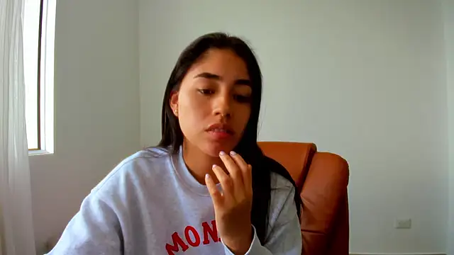 Snapshot of AriaMontgomery chatting on 04.29.26 AriaMontgomery online show from 04.29.26