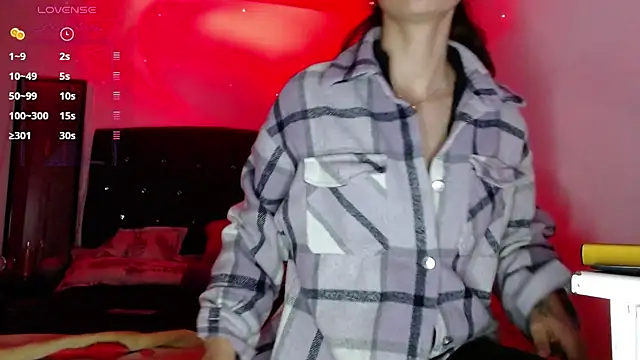 holy juli online show from 02.10.25