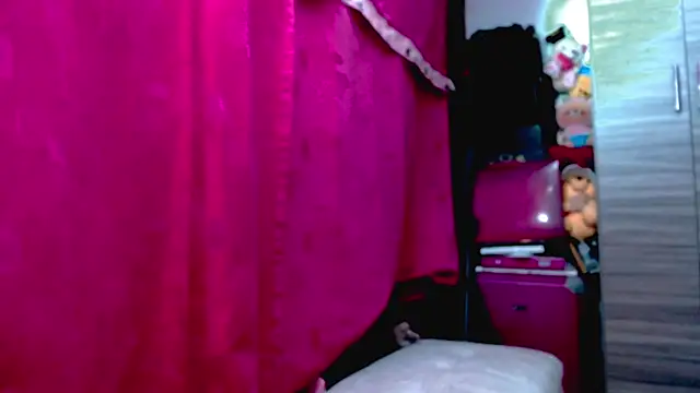 Snapshot of holy_juli chatting on 02.05.26 holy juli online show from 02.05.26