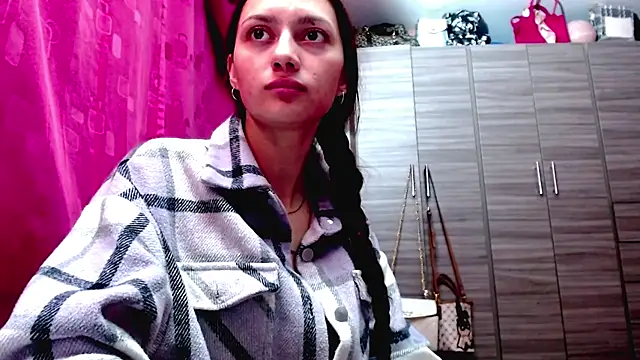 Snapshot of holy_juli chatting on 02.15.26 holy juli online show from 02.15.26