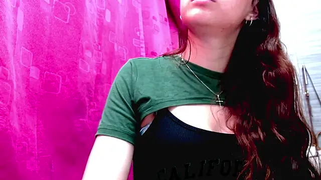 Snapshot of holy_juli chatting on 02.16.26 holy juli online show from 02.16.26