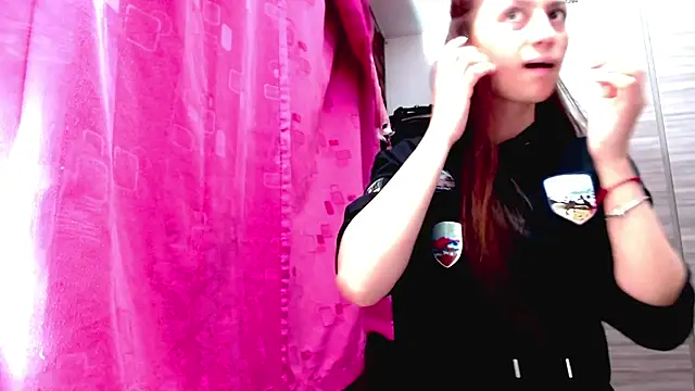 Snapshot of holy_juli chatting on 02.18.26 holy juli online show from 02.18.26