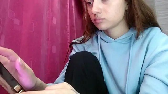 Snapshot of holy_juli chatting on 02.28.26 holy juli online show from 02.28.26