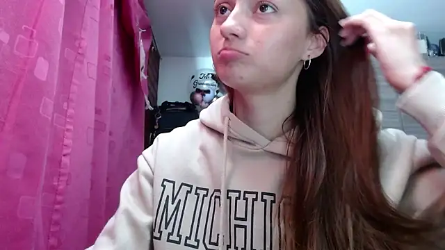 Snapshot of holy_juli chatting on 03.03.26 holy juli online show from 03.03.26