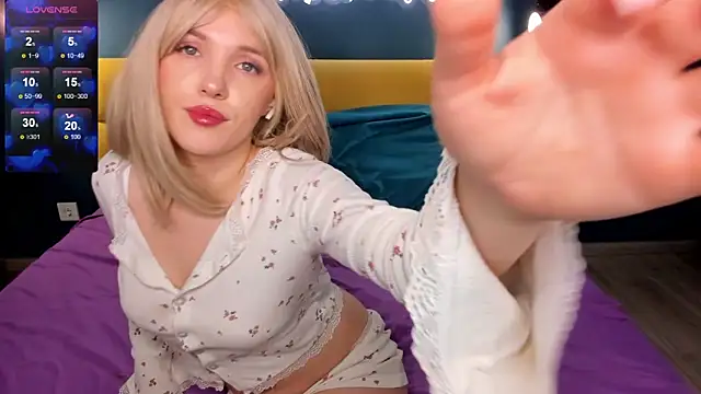 Snapshot of Fluffy_Monica chatting on 02.04.25 Fluffy Monica online show from 02.04.25