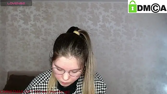 Snapshot of holy_michela chatting on 12.24.24 holy michela online show from 12.24.24