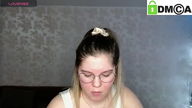 Snapshot of holy_michela chatting on 01.09.25 holy michela online show from 01.09.25