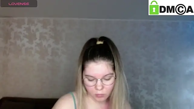 Snapshot of holy_michela chatting on 01.14.25 holy michela online show from 01.14.25