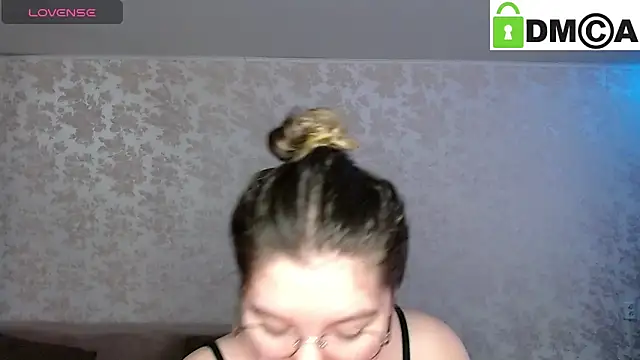 Snapshot of holy_michela chatting on 01.17.25 holy michela online show from 01.17.25