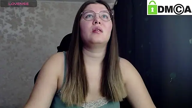 Snapshot of holy_michela chatting on 10.06.25 holy michela online show from 10.06.25