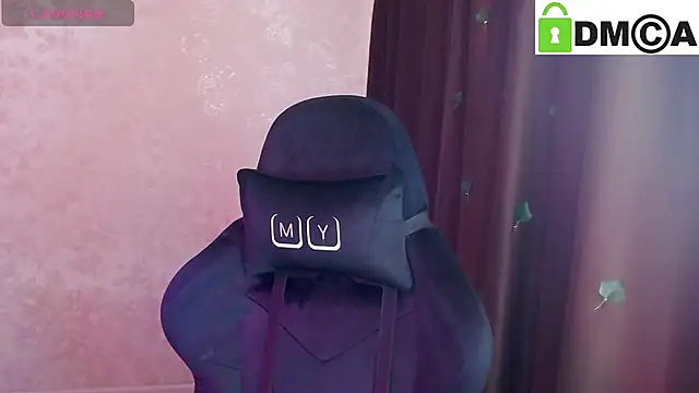 Snapshot of holy_michela chatting on 11.03.25 holy michela online show from 11.03.25