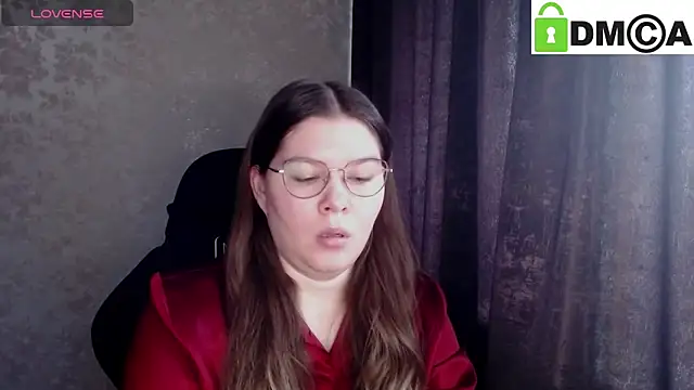 Snapshot of holy_michela chatting on 02.12.26 holy michela online show from 02.12.26