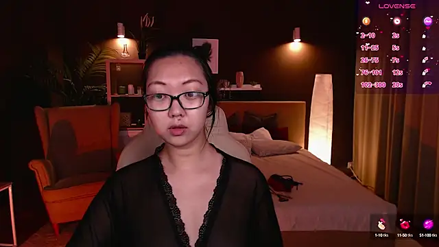 Snapshot of Marine_Vact chatting on 10.05.25 Marine Vact online show from 10.05.25