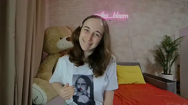 Anika bloom online show from 03.18.25