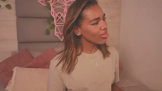 Lily Miiller online show from 11.26.25