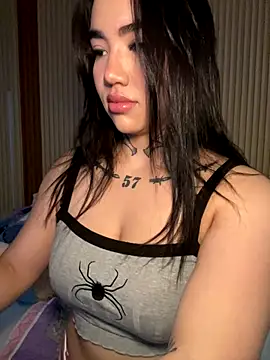 Snapshot of Nickiiiii chatting on 10.18.25 Nickiiiii online show from 10.18.25