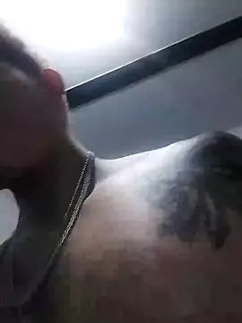 Snapshot of King_russo chatting on 02.20.25 King russo online show from 02.20.25