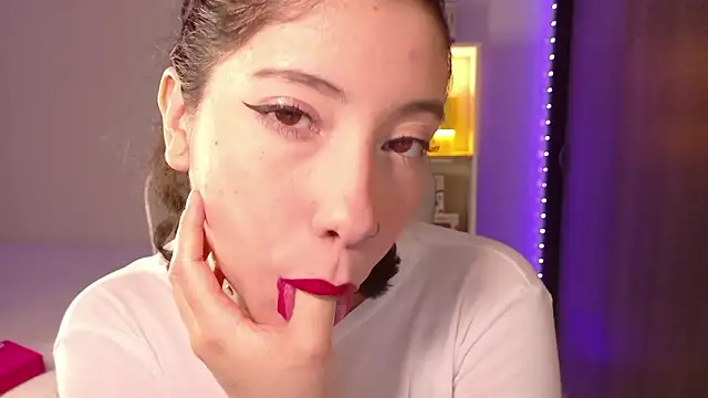 Snapshot of sogoodjenn chatting on 03.11.26 sogoodjenn online show from 03.11.26