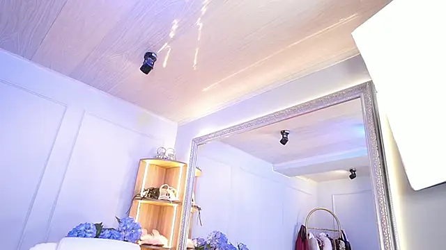 elasummer online show from 04.14.26