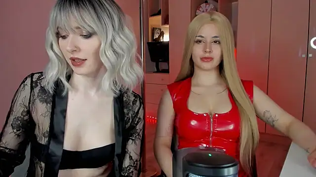 Snapshot of mollyposhh chatting on 06.19.26 mollyposhh online show from 06.19.26