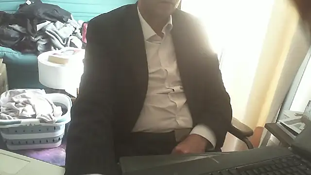 Snapshot of shyfrenchcock1 chatting on 05.18.26 shyfrenchcock1 online show from 05.18.26