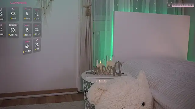 Snapshot of ZoeeZolton chatting on 12.15.24 ZoeeZolton online show from 12.15.24