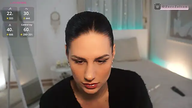 Snapshot of ZoeeZolton chatting on 01.01.25 ZoeeZolton online show from 01.01.25