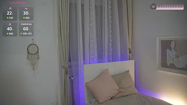 Snapshot of ZoeeZolton chatting on 01.04.25 ZoeeZolton online show from 01.04.25