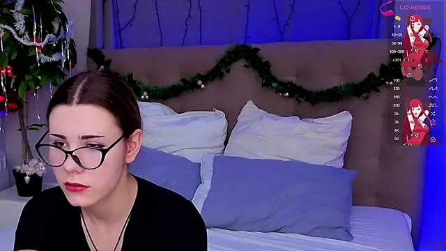 Snapshot of Bella_Murrr chatting on 12.25.24 Bella Murrr online show from 12.25.24