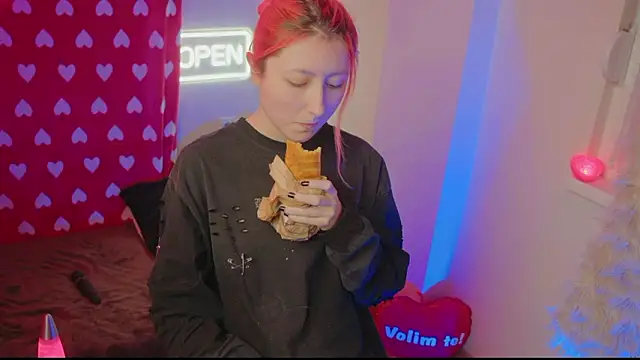 Snapshot of Bloom-fairy chatting on 02.12.26 Bloom-fairy online show from 02.12.26