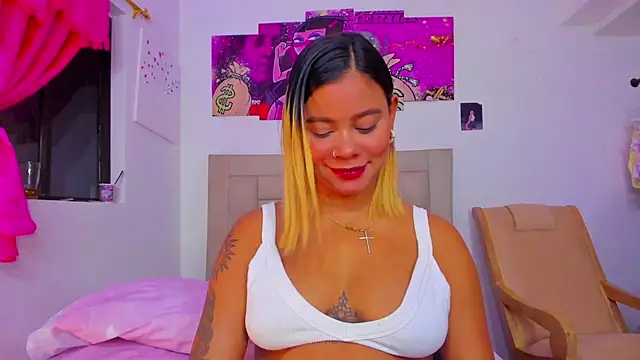 Snapshot of Miranda-brow chatting on 02.08.25 Miranda-brow online show from 02.08.25