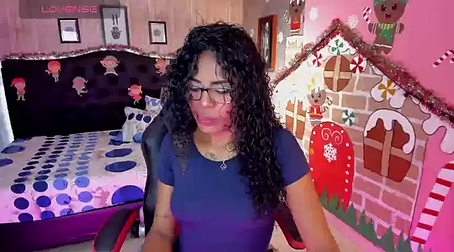 Snapshot of Edelaine_rogers chatting on 12.26.24 Edelaine rogers online show from 12.26.24