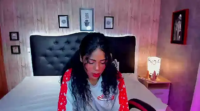 Snapshot of Edelaine_rogers chatting on 02.27.25 Edelaine rogers online show from 02.27.25