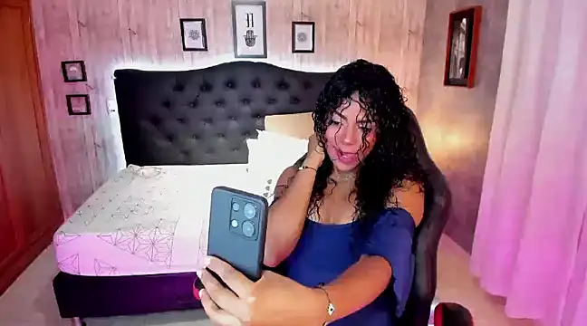 Snapshot of Edelaine_rogers chatting on 03.08.25 Edelaine rogers online show from 03.08.25