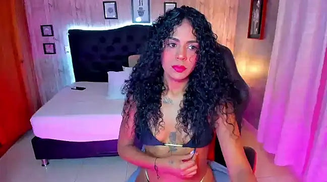 Snapshot of Edelaine_rogers chatting on 03.18.25 Edelaine rogers online show from 03.18.25