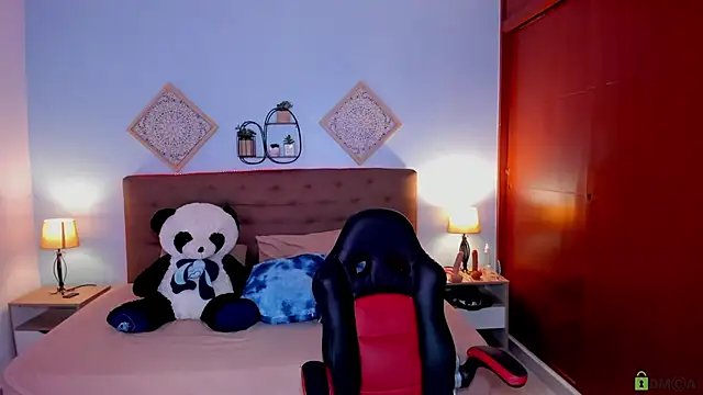 Snapshot of Edelaine_rogers chatting on 10.12.25 Edelaine rogers online show from 10.12.25