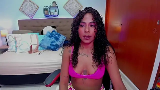 Snapshot of Edelaine_rogers chatting on 11.06.25 Edelaine rogers online show from 11.06.25