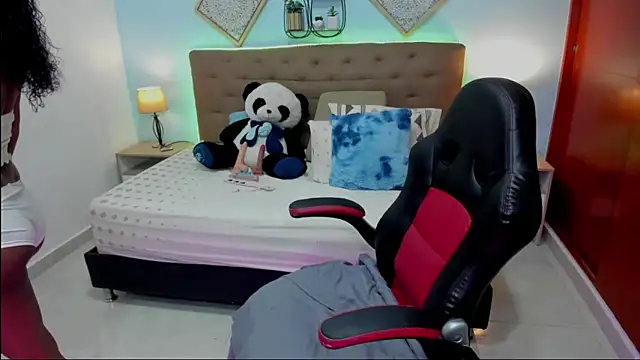 Snapshot of Edelaine_rogers chatting on 11.14.25 Edelaine rogers online show from 11.14.25